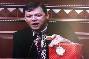 Ляшко предложил Шустеру покушать пирятинский сыр 