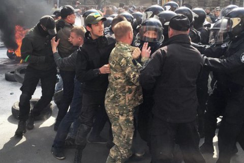 ​Подозреваемого в избиении активистов Автомайдана экс-беркутовца отпустили под домашний арест