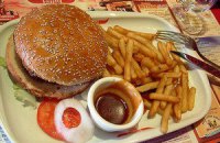 Ученые предложили ввести 20% налог на вредные для здоровья продукты