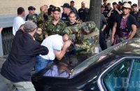 ​Возле Рады произошла массовая драка с применением светошумовых гранат (обновлено)