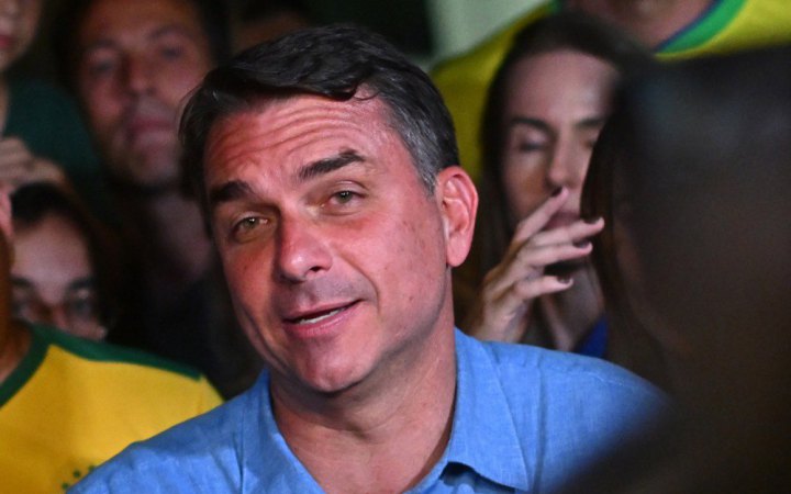 Флавіу Болсонару прибув до США, де назвав себе “лідером опозиції’