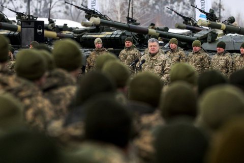 Порошенко объявил о прекращении военного положения