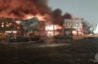 Під Москвою спалахнула сильна пожежа у торговому комплексі, площа складає 7 тис. кв. метрів