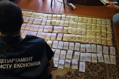 Руководство и инспекторов КПВВ "Новотроицкое" поймали на взятках