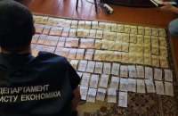 Руководство и инспекторов КПВВ "Новотроицкое" поймали на взятках