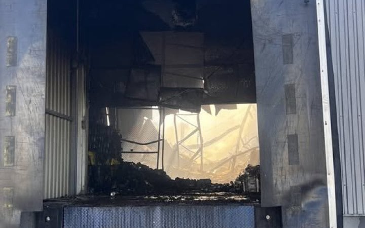 Унаслідок російської атаки згорів склад YASNO з обладнанням для сонячних електростанцій