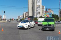 У Києві інкасатори, обганяючи по "зустрічній", протаранили легковик