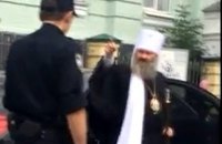 Наместник Лавры нахамил полиции