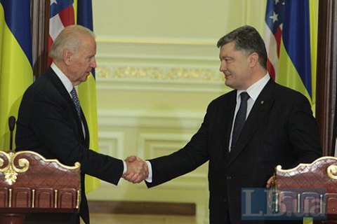 Байден привез Украине $190 млн