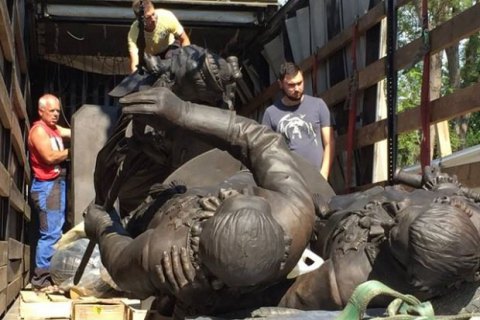 В Симферополь из России привезли памятник Екатерине II