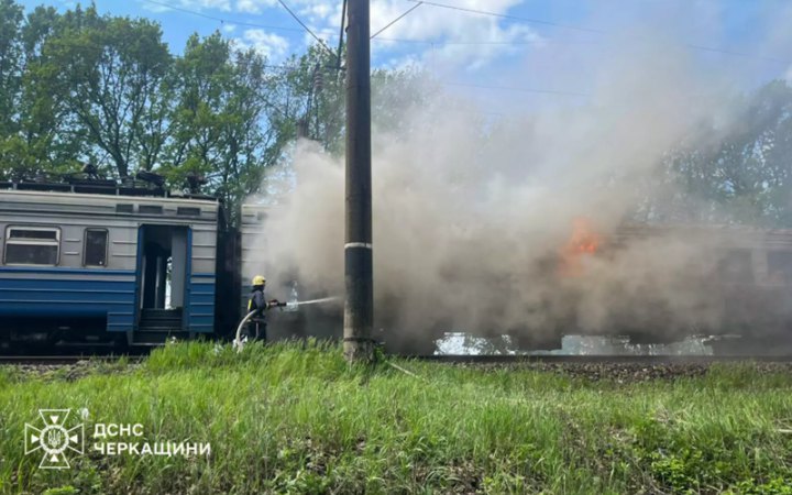 На Черкащині під час руху сталася пожежа в електропоїзді, евакуювали 40 пасажирів