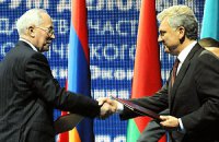 Азаров подписал меморандум об участии Украины в работе ТС