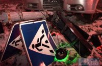 В Киеве Mitsubishi Pajero, проезжая на запрещающий сигнал светофора, протаранил Chevrolet