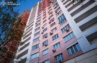 Росіяни атакували багатоповерхівку у Харкові, є поранені