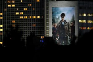 Заключительный "Гарри Поттер" собрал в мировом прокате более $1 млрд