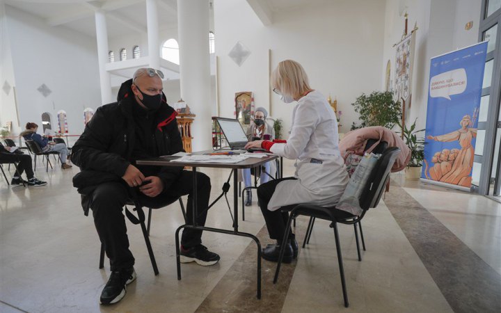 Новий штам коронавірусу виявили у чотирьох областях України