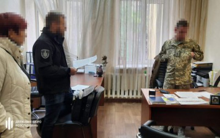 Судитимуть учасників масштабної схеми ухилення від мобілізації, яку організував ексвоєнком