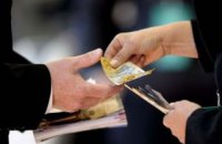 Полицейский-криминалист из Марьинки требовал взятку за фальсификацию экспертизы