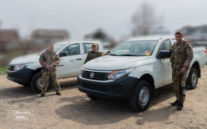 Січеславська бригада отримала від фонду "Повернись живим" 15 нових позашляховиків