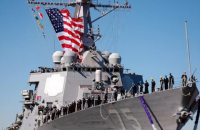 Ракетный эсминец ВМС США направляется в Черное море