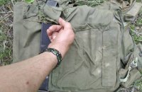 "Сміялися усім підрозділом": українські бійці "проінспектували" трофейний російський бронежилет