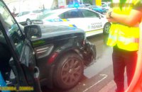 В Киеве патрульные задержали пьяную женщину-водителя, которая плевалась, дралась и порвала протокол