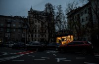 У трьох районах Києва частково зникло світло 