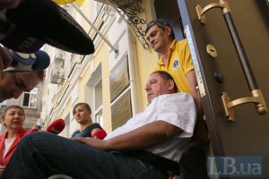 Мельника выписали из больницы и отправили под домашний арест