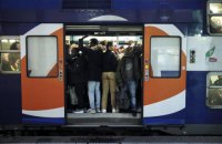 В Париже из-за забастовок почти не работает метро, поезда курсируют без машинистов 