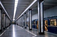 В Азербайджане будут штрафовать за придерживание дверей метро