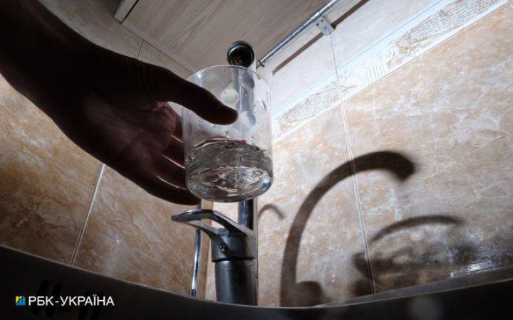 У "Київводоканалі" прокоментували якість води у столиці через спалах гепатиту А 