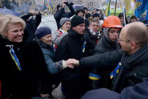 В тюрьмах остается еще 116 евромайдановцев, - Яценюк