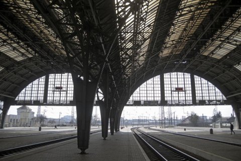 "Укрзализныця" назначила первые после карантина поезда во Львов
