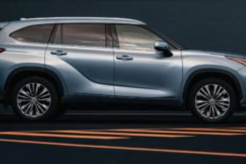 Предприятие "Укроборонпрома" купило Toyota с панорамной крышей за 1,6 миллиона