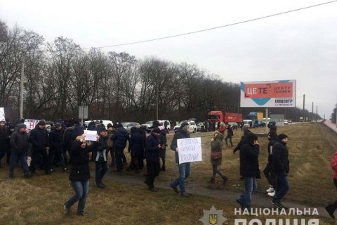 Під Рівним перекрили дорогу на знак протесту проти будівництва деревообробного заводу