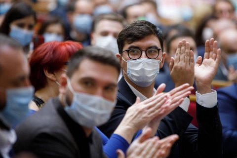 Стефанчук предлагает наказывать депутатов за нарушение масочного режима в Раде