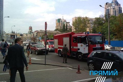 На подземном паркинге в столичном бизнес-центре сгорел автомобиль