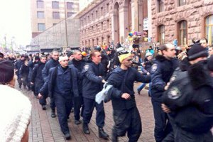 МВД отрицает массовый переход милиции на сторону Майдана