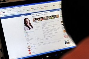 Facebook познакомил американку с женой ее мужа