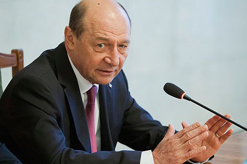 В Молдове требуют объявить экс-президента Румынии Бэсеску персоной нон грата