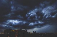 Через зливу в Києві вулиці перетворилися на річки