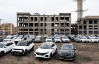 "Російсько-українська війна стала хорошою можливістю для бізнесу". Росіяни їздять до Китаю за авто і б'юті-послугами