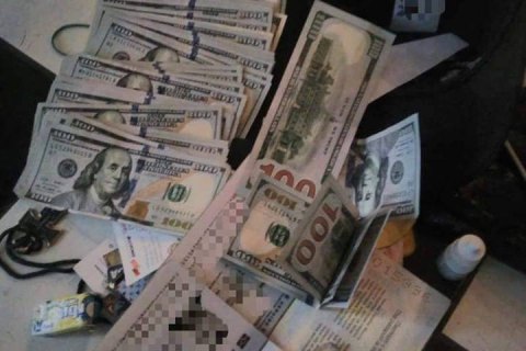В Киеве адвокат отобрал часть бизнеса и вымогал 3 млн гривен у предпринимателя