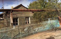 Житловий сектор селища поблизу Маріуполя потрапив під обстріл