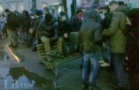 Активисты блокируют выезд из суда, где зачитывают приговор по "васильковским террористам" (ОБНОВЛЯЕТСЯ)