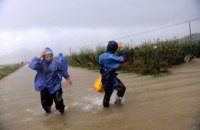 Понад 200 людей загинули внаслідок сильних повеней у Китаї і Пакистані
