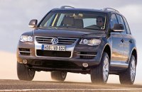 ​Чиновники продолжают покупать дорогие авто 