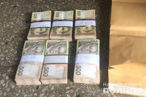 Директора коммунального предприятия Одесского горсовета задержали при получении 50 тыс гривен взятки