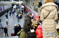 В Киеве с 08:00 заработали продуктовые магазины и коммунальный транспорт
