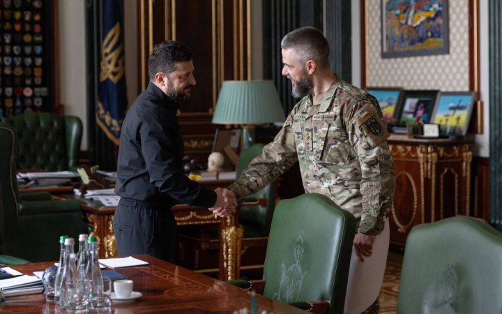Зеленський провів зустріч із відомим українським письменником-військовим Ілларіоном Павлюком